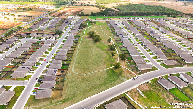 Listing photo id 40 for 801 Cinnamon Teal