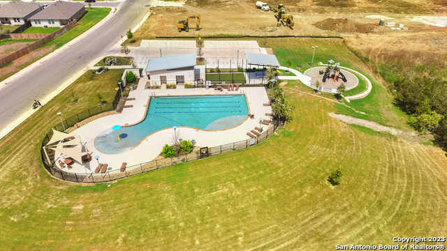 Listing photo id 41 for 801 Cinnamon Teal