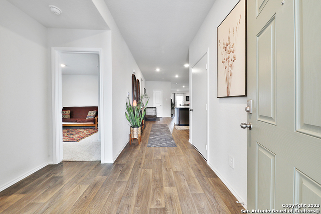 Listing photo id 5 for 801 Cinnamon Teal