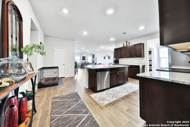 Listing photo id 7 for 801 Cinnamon Teal