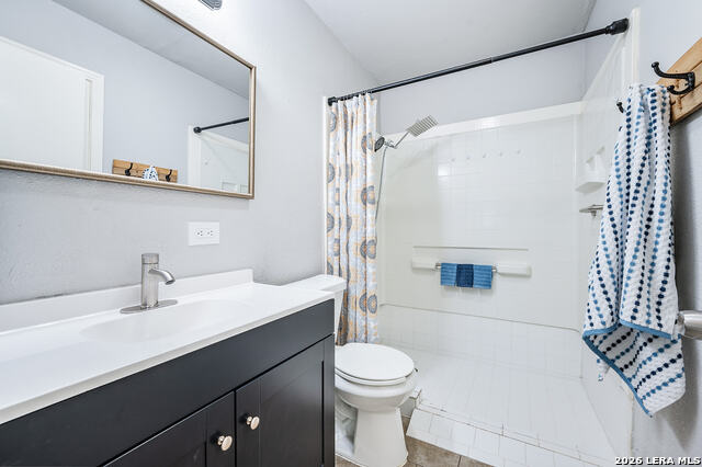 Image 17 of 31 For 139 Academy St W