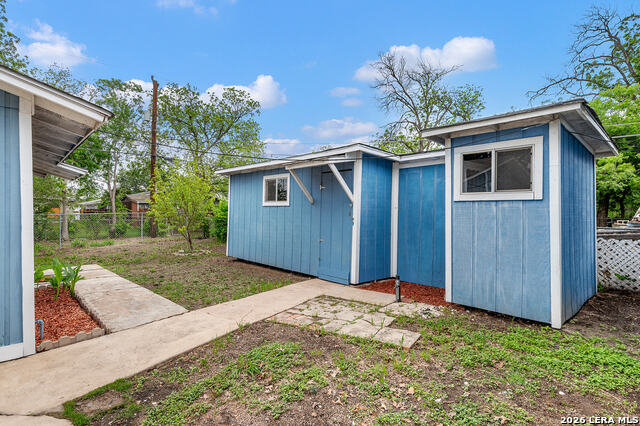 Image 20 of 31 For 139 Academy St W