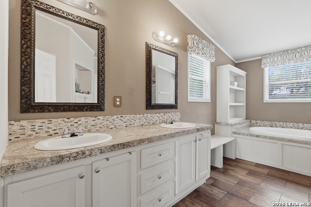 Listing photo id 15 for 24231 Post Oak View