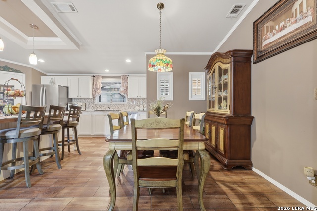 Listing photo id 6 for 24231 Post Oak View