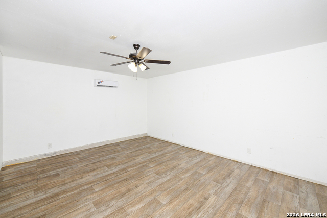 Image 19 of 42 For 11803 Bridge Hampton