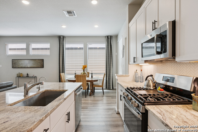 Listing photo id 3 for 12718 Westeros Path