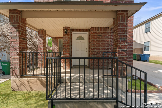 Image 3 of 27 For 931 Marble Point