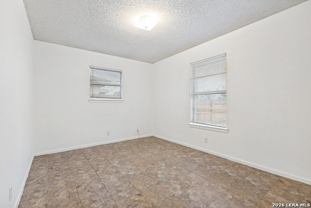 Image 12 of 25 For 122 Surrels  