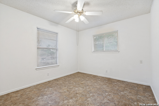 Image 15 of 25 For 122 Surrels  