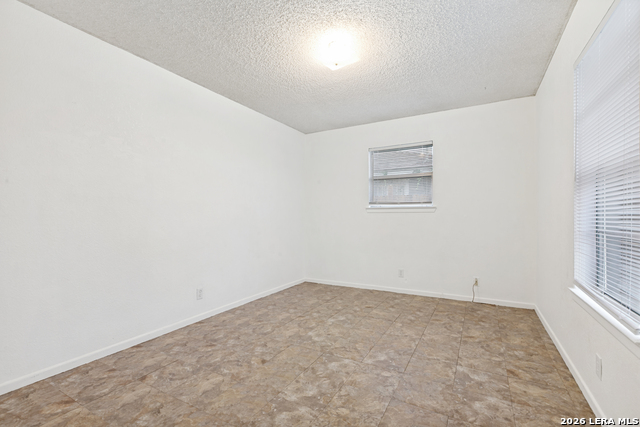 Image 17 of 25 For 122 Surrels  