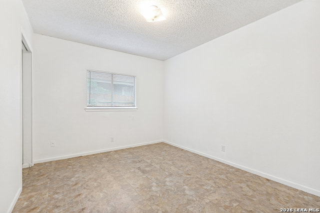 Image 18 of 25 For 122 Surrels  