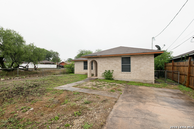 Image 2 of 25 For 122 Surrels  