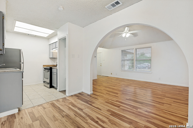 Image 7 of 25 For 122 Surrels  