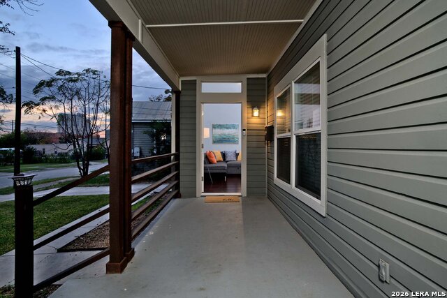 Image 3 of 19 For 521 Dawson St