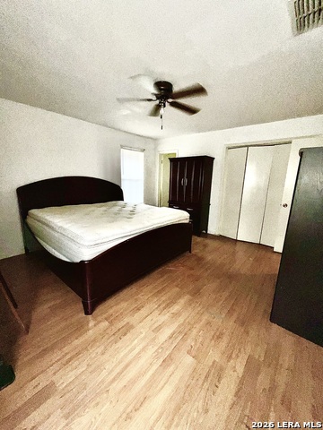 Listing photo id 10 for 1106 Hutchinson St E