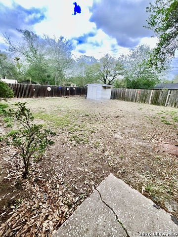 Listing photo id 11 for 1106 Hutchinson St E