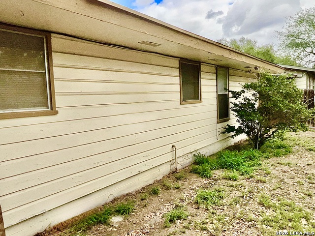 Listing photo id 13 for 1106 Hutchinson St E