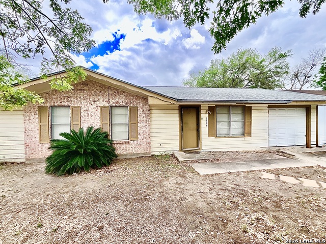 Listing photo id 1 for 1106 Hutchinson St E