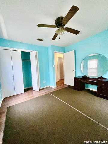 Listing photo id 6 for 1106 Hutchinson St E