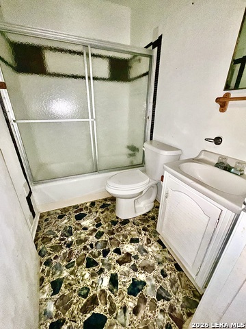 Listing photo id 7 for 1106 Hutchinson St E