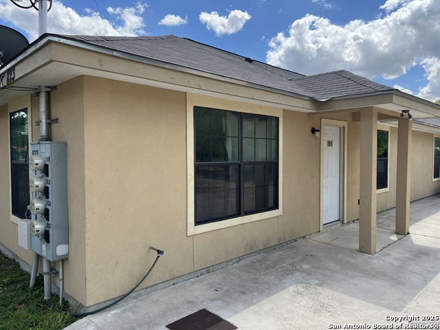 Image 4 of 4 For 823 Bynum  201