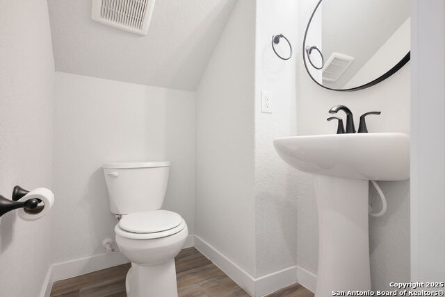 Image 27 of 32 For 5843 Whitby Rd  17