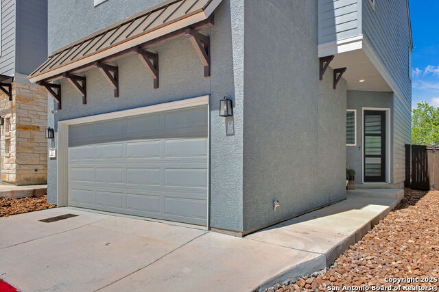 Image 5 of 32 For 5843 Whitby Rd  17