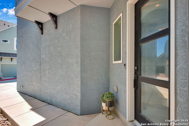 Image 6 of 32 For 5843 Whitby Rd  17