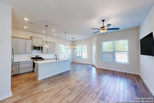 Image 7 of 32 For 5843 Whitby Rd  17