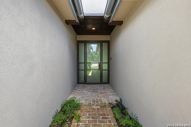 Image 4 of 31 For 117 Woodland Blvd.