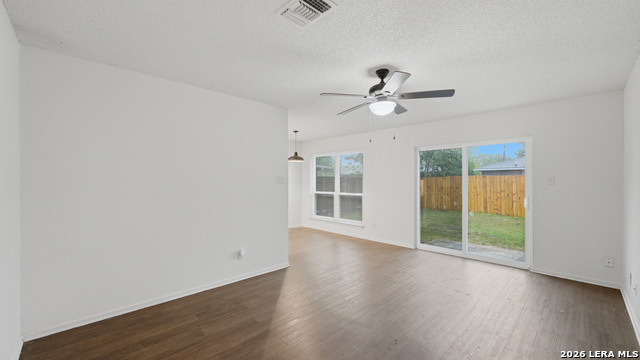 Listing photo id 3 for 2221 Michigan