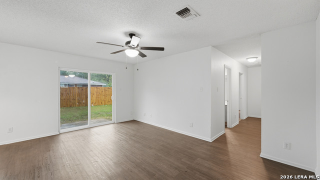 Listing photo id 4 for 2221 Michigan