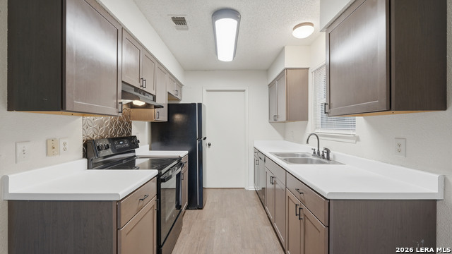 Listing photo id 6 for 2221 Michigan