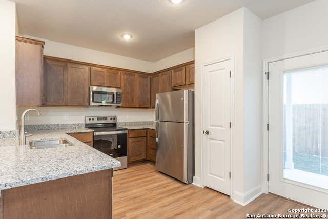 Image 3 of 19 For 13902 Enzo Gate  102