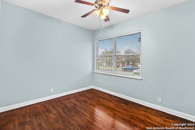 Image 11 of 16 For 527 Lively Dr