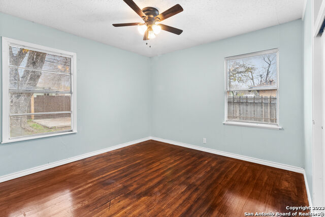 Image 13 of 16 For 527 Lively Dr