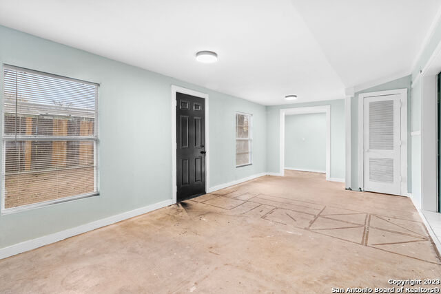 Image 15 of 16 For 527 Lively Dr