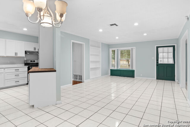 Image 4 of 16 For 527 Lively Dr