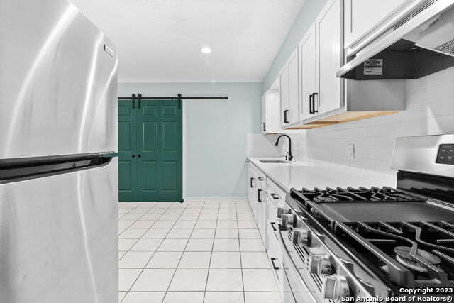 Image 8 of 16 For 527 Lively Dr