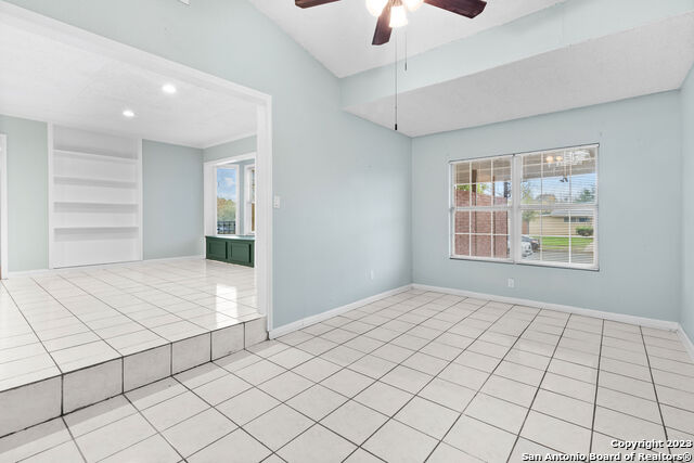 Image 9 of 16 For 527 Lively Dr