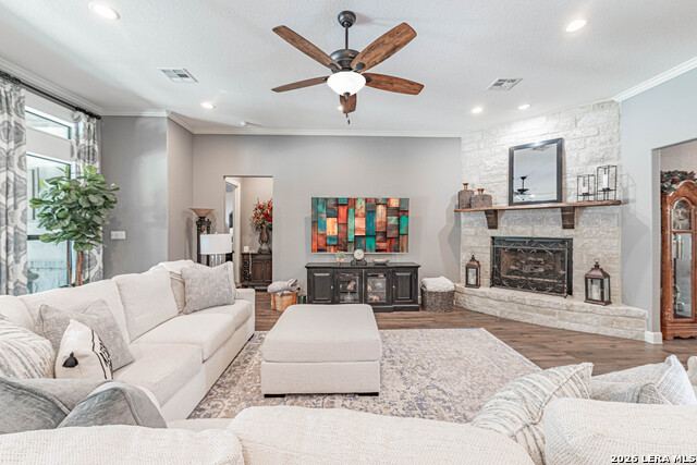 Image 23 of 73 For 128 Bridgewater Dr