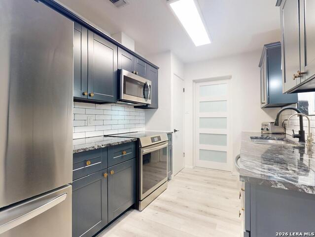 Image 12 of 41 For 215 Trafalgar Rd