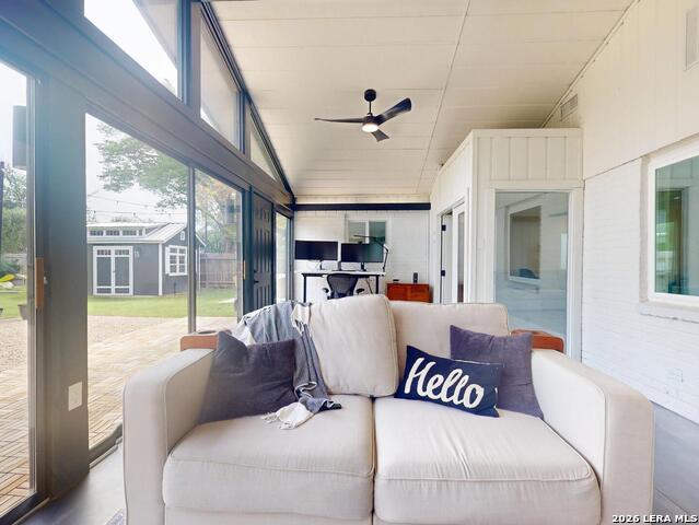 Image 19 of 41 For 215 Trafalgar Rd