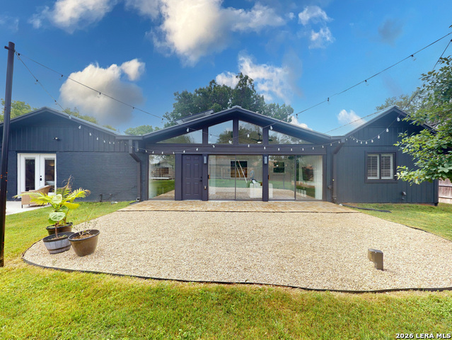 Image 32 of 41 For 215 Trafalgar Rd