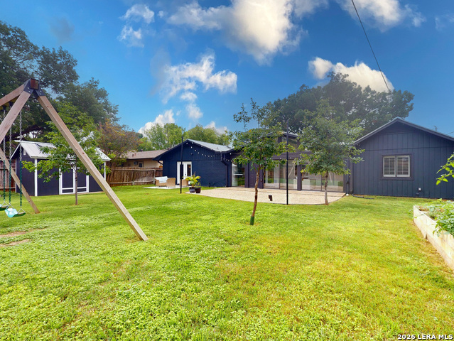 Image 33 of 41 For 215 Trafalgar Rd