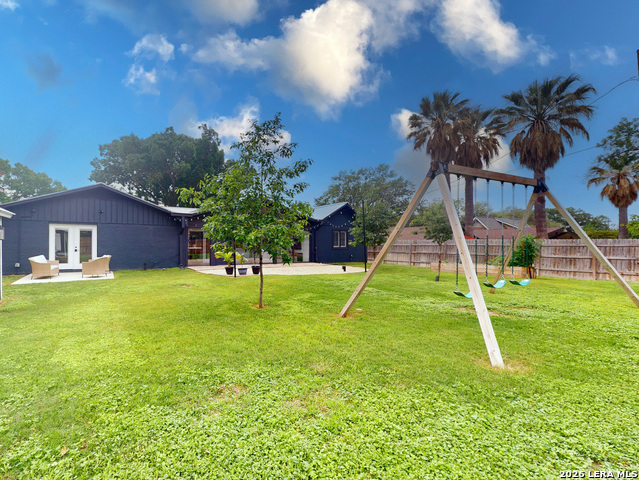 Image 34 of 41 For 215 Trafalgar Rd