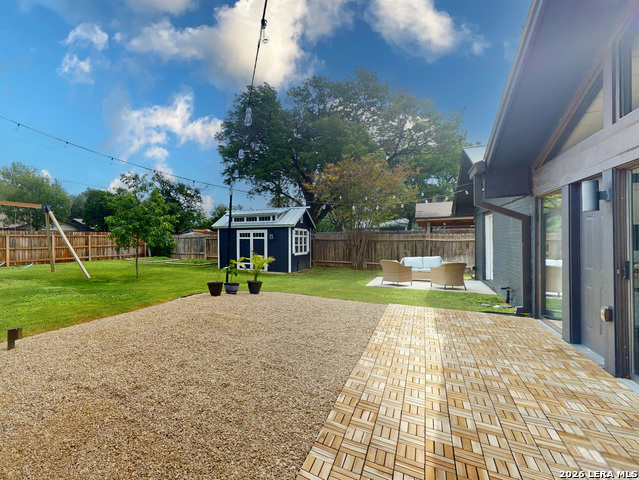 Image 36 of 41 For 215 Trafalgar Rd