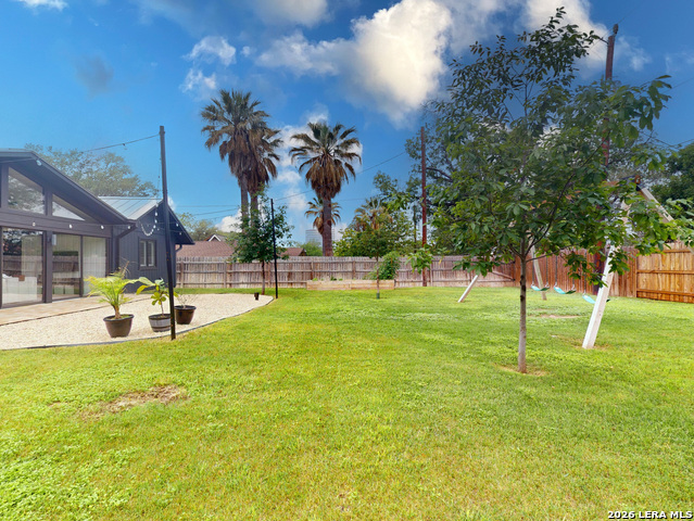 Image 38 of 41 For 215 Trafalgar Rd