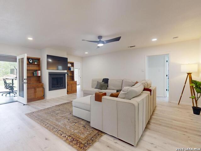 Image 4 of 41 For 215 Trafalgar Rd