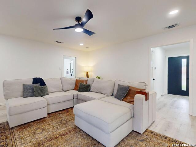 Image 7 of 41 For 215 Trafalgar Rd